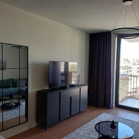 Leonora Waterfront Apartment
