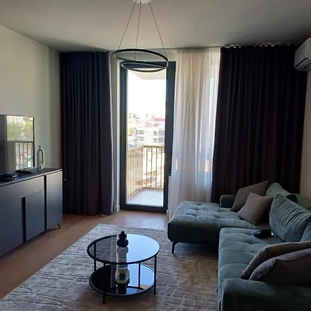 Leonora Waterfront Apartment *